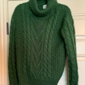 Jun & Ivy green cable knit sweater t-neck from Francesca’s. Sz Womens M